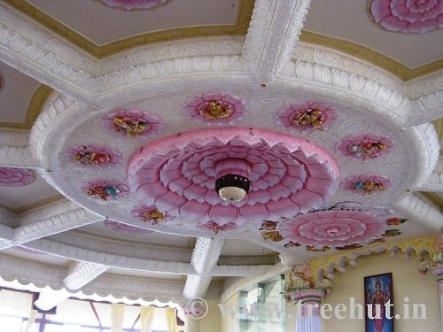 Ceiling sculptures inside Vishalakshi Mandap