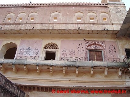 Wall painting and balcony, Amer fort jaipur