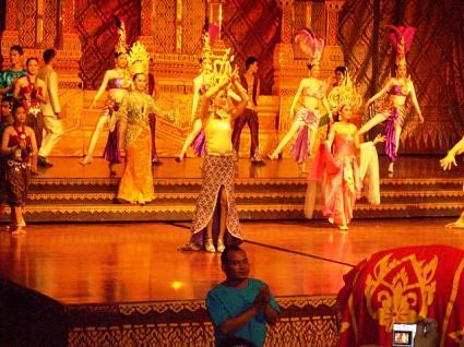 Thai-dancers-performing-Ramayana-at-Nongnooch-Tropical-garden-Pattaya-Thailand